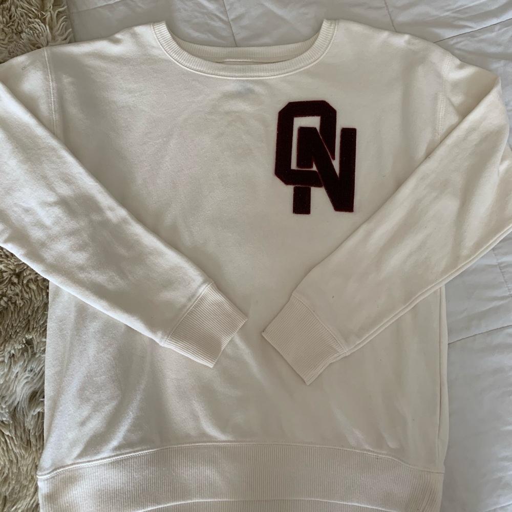 Collegiate patch crew neck